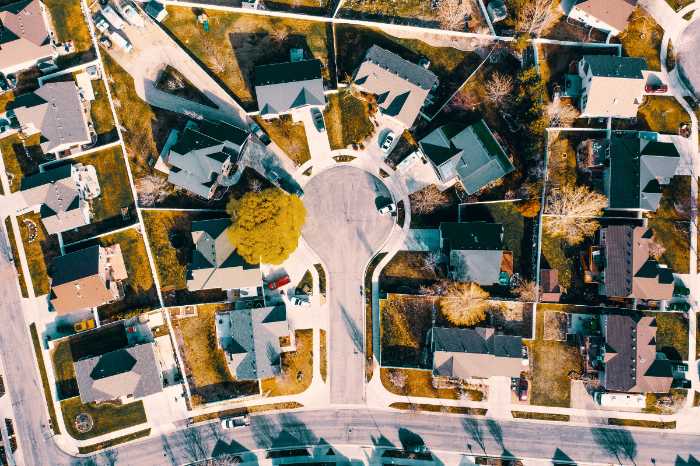 Best neighborhoods to buy a house in Barrhaven - excellent family oriented neighborhood
